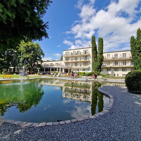 Hotel Palace - Kupele Sliač Exteriör bild