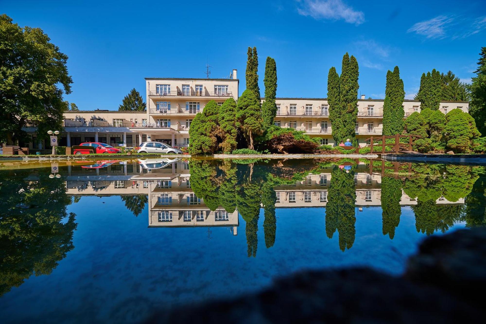 Hotel Palace - Kupele Sliač Exteriör bild